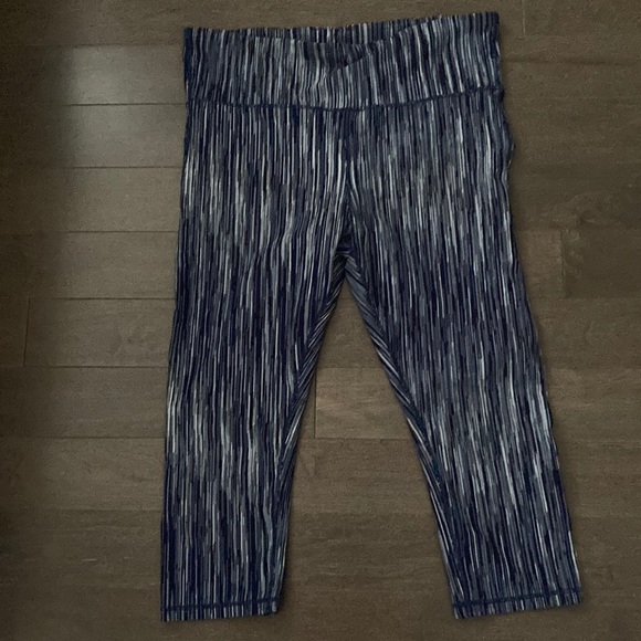 Gap fit high waisted workout capri - Picture 1 of 3